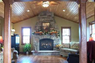 Arts and crafts family room photo in Minneapolis