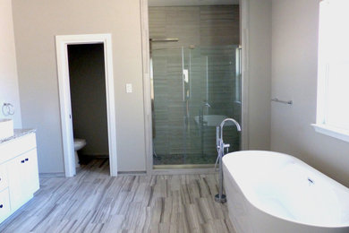 Example of a bathroom design in Dallas