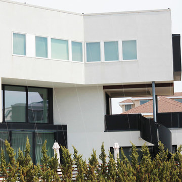 Modern beach house featured in Architectural Digest