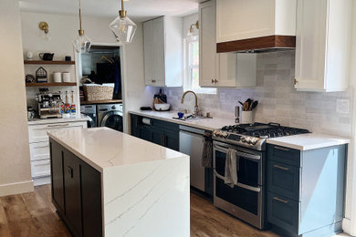 Kitchen - contemporary kitchen idea in Orange County