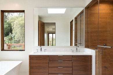 Inspiration for a modern bathroom remodel in San Francisco