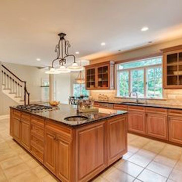 Franklin Lakes Farmhouse Colonial