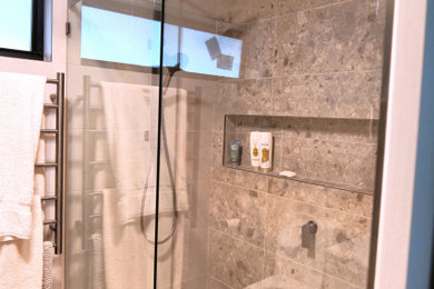 This is an example of a modern bathroom in Melbourne.