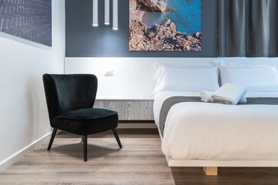 Inspiration for a modern bedroom remodel in Catania-Palermo
