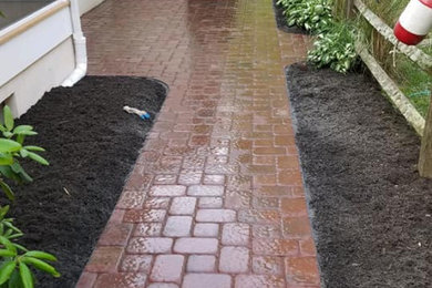 This is an example of a traditional landscaping in Baltimore.