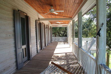 Example of a classic exterior home design in Charleston