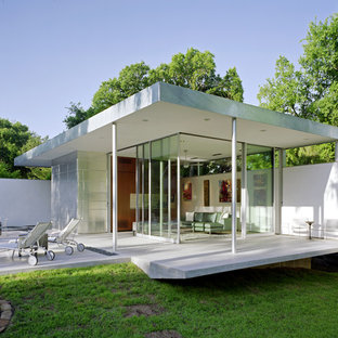 オースティンの小さいモダンスタイルのおしゃれなテラス・中庭の写真