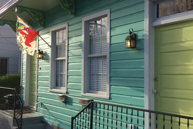 Example of an exterior home design in New Orleans