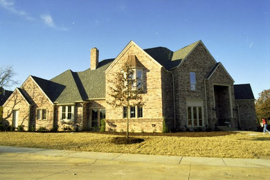 Design ideas for a traditional home design in Dallas.