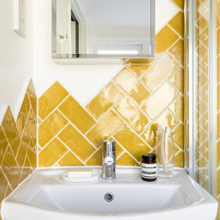 Moderne Badezimmer mit gelben Fliesen Ideen, Design & Bilder - August