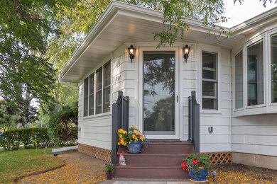 Mid-sized elegant white one-story vinyl house exterior photo in Other with a hip roof and a shingle roof