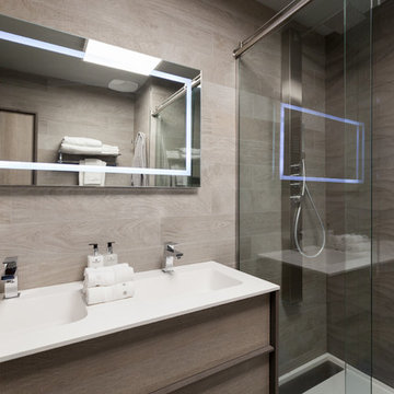 Small Contemporary Bath Renovation