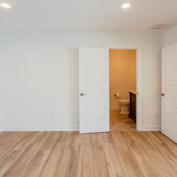 661 Harbor Island Bathroom