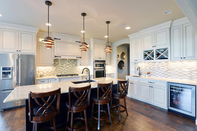 Example of a kitchen design in Dallas