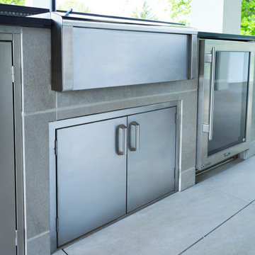 Modern Outdoor Kitchen and Entertaining Center