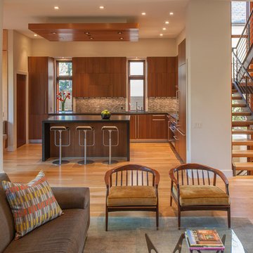 DC: Airy Modern Perch Over the Potomac River