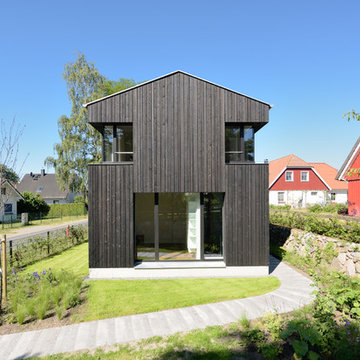 Minimalistisches Ferienhauses in Anlehnung an ein traditionelles Drempelhaus