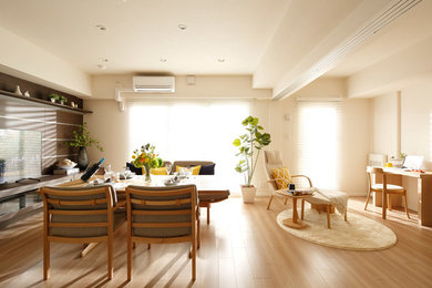 Design ideas for a scandinavian dining room in Sapporo.