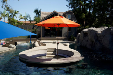Villa Park Pool House - Lazy River and Seating Area