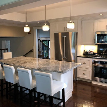 Chic Transitional Kitchen