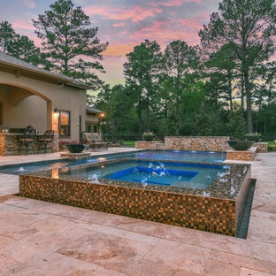 他の地域の中サイズの長方形トランジショナルスタイルのおしゃれなプール (タイル敷き) の写真
