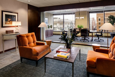 Example of a transitional home design design in Milwaukee