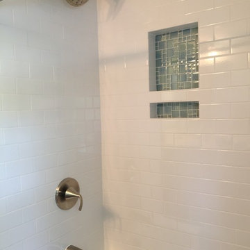 Wallingford Bathroom Tub area with niche