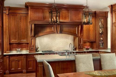 Example of a classic kitchen design in Milwaukee