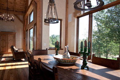 Inspiration for a timeless dining room remodel in Cleveland