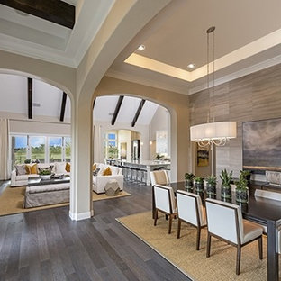 リトルロックの中サイズのLDKの画像 (ベージュの壁、濃色無垢フローリング、暖炉なし、茶色い床)