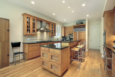 Kitchen - modern kitchen idea in DC Metro