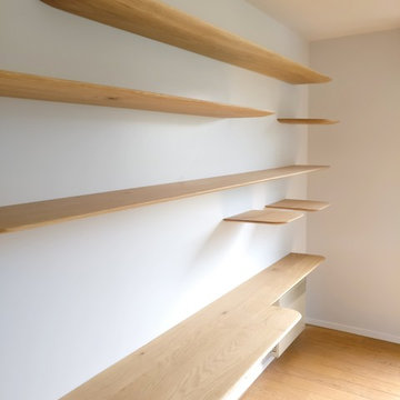Bibliothèque murale en chêne massif