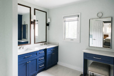 Example of a transitional bathroom design in Toronto