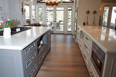 Kitchen - transitional kitchen idea in Orange County