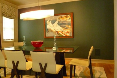 Dining room - transitional dining room idea in New York