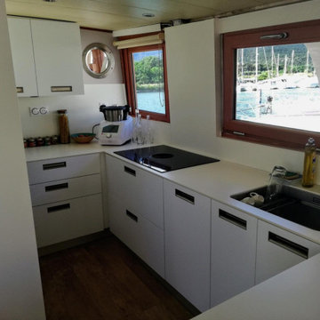 Cuisine intégrée pour un bateau (Grand Banks)