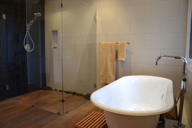 Example of a trendy bathroom design in San Diego