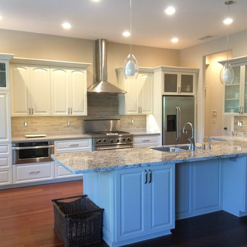 Traditional two toned kitchen - Davis