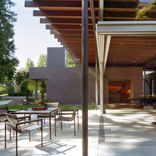 75 Crest Outside Dining