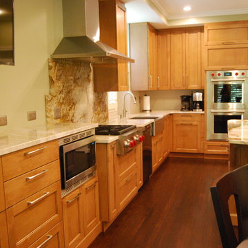 MEDIUM STAIN CABINETRY WITH ROMA IMPERIALE QUARTZITE