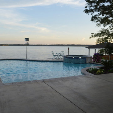 Beautiful views over the pool to the reservoir