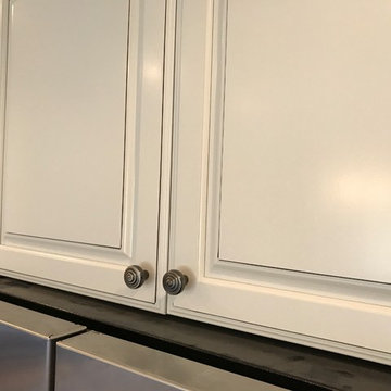 Kitchen with Pinstripe Glaze & Contrasting Island