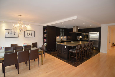 Kitchen - contemporary kitchen idea in New York