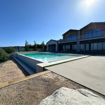Jim Bredger Infinity edge pool and spa with atomatic cover