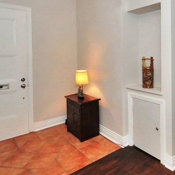 CERAMIC TILE IN THE ENTRANCE FOR EASY CLEANUP