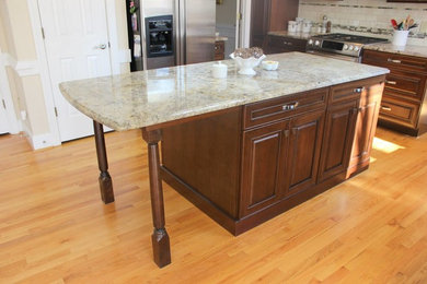 Example of a kitchen design in Raleigh