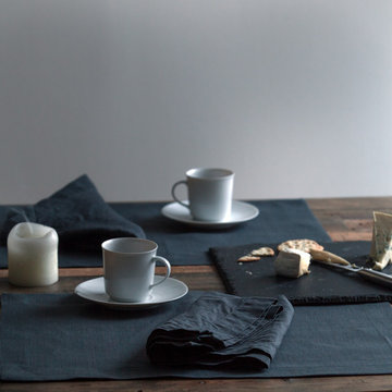 Huddleson - Artistic Contemporary Table Linens