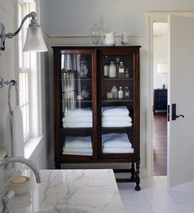 Klassisch Badezimmer by Christopher Burns Interiors