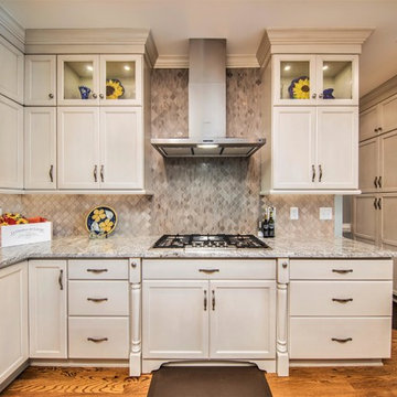Classic Kitchen in Villa Marshmallow finish