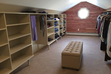 Inspiration for a timeless closet remodel in New York
